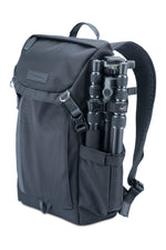 Trípode en la mochila fotográfica Vanguard Veo GO 42M BK