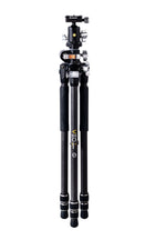Trípode de carbono con rótula de bola y columna central multiángulo con los pies cerrados
