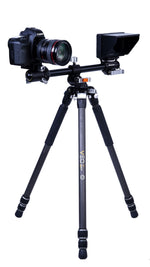 Trípode de carbono con rótula de bola y columna central multiángulo cargada con camara y flash