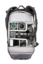 Cámara sin espejo y objetivos en la mochila para cámara negra Vanguard Veo Flex 43M BK