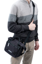 Fotógrafo con la bolso para cámara Vanguard Veo Flex 18M BK
