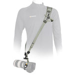 Correa PRO STRAP, verde puesta en modelo, vista frontal.