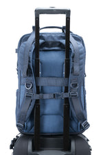Mochila fotográfica azul en maleta Vanguard Veo Range 48NV