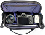 Cámara y objetivos en la bolsa de foto Vanguard Vesta Strive 30