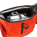 Cámara en bolsa fotográfica naranja Vanguard Reno 18OR