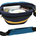 Interior con objetos de la bolsa para cámara azul Vanguard Sydney II 15BL