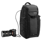 Mochila de fotógrafo Veo Adaptor R48 BK color negro con puerto USB para conectar a batería externa.