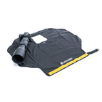 Cámara con objetivo sobre protector de lluvia para cámara Vanguard Alta RCL