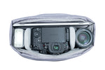 Cámara y objetivo en el bolso para cámara Vanguard Veo Flex 25M BK