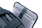 Portátil en la mochila y bolso negro Vanguard Veo Select 49BK
