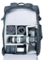 Configuración fotográfica parcial de la mochila y bolso negro Vanguard Veo Select 49BK