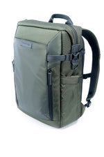 Ángulo derecho de la mochila y bolsa verde Vanguard Veo Select 41GR