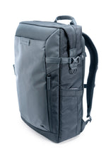 Ángulo izquierdo de la mochila y bolso negro Vanguard Veo Select 49BK