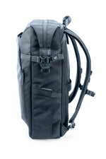 Lateral izquierdo de la mochila y bolso negro Vanguard Veo Select 49BK