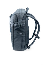 Lateral derecho de la mochila y bolsa negra Vanguard Veo Select 41BK