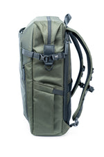 Lateral derecho de la mochila y bolso verde Vanguard Veo Select 49GR