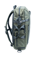 Lateral izquierdo de la mochila y bolso verde Vanguard Veo Select 49GR