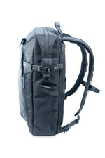 Lateral derecho de la mochila y maletín negro Vanguard Veo Select 45M BK