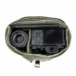 Cámara y objetivos en el bolso para cámara beige Vanguard Veo Range 21M BG