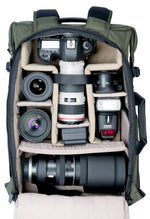 Configuración fotográfica total de la mochila y bolso verde Vanguard Veo Select 49GR