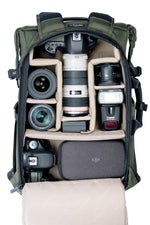 Configuración fotográfica total de la mochila y maletín verde Vanguard Veo Select 45M GR